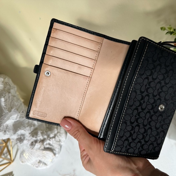 COACH wallet - Picture 4 of 5